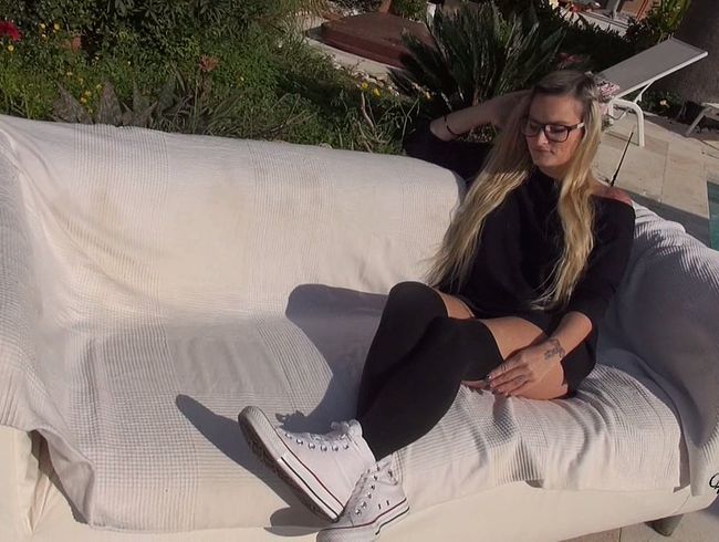 HollyBanks Porno Video: Mein Geheimnis - Stiefbruder nutzt mich aus...