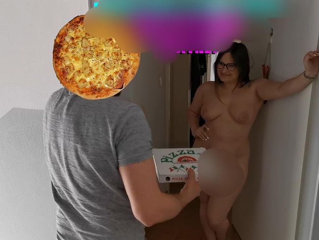 HollyBanks Porno Video: Pizzabote nackt die Tür geöffnet. Der Trick klappt immer