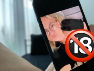 HollyBanks Porno Video: Stiefbruder in meinem Zimmer erwischt!!!