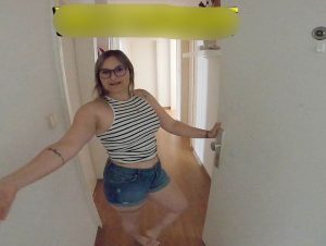 HollyBanks Porno Video: Weltpremiere. User darf mich zuhause besuchen